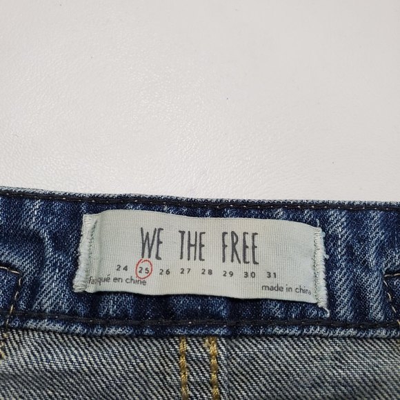 We The Free People Jean Skirt Size 25 Blue Denim Mini  Raw Hem Button Fly - Picture 3 of 7